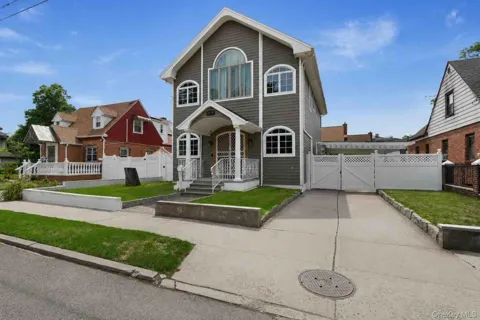 1011 Bay 24th Street