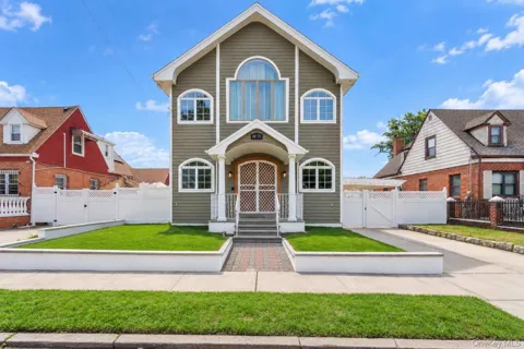 1011 Bay 24th Street