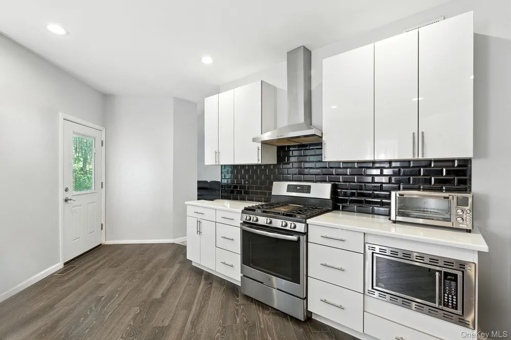 33 Sunflower Ridge Road South Setauket, NY 11720