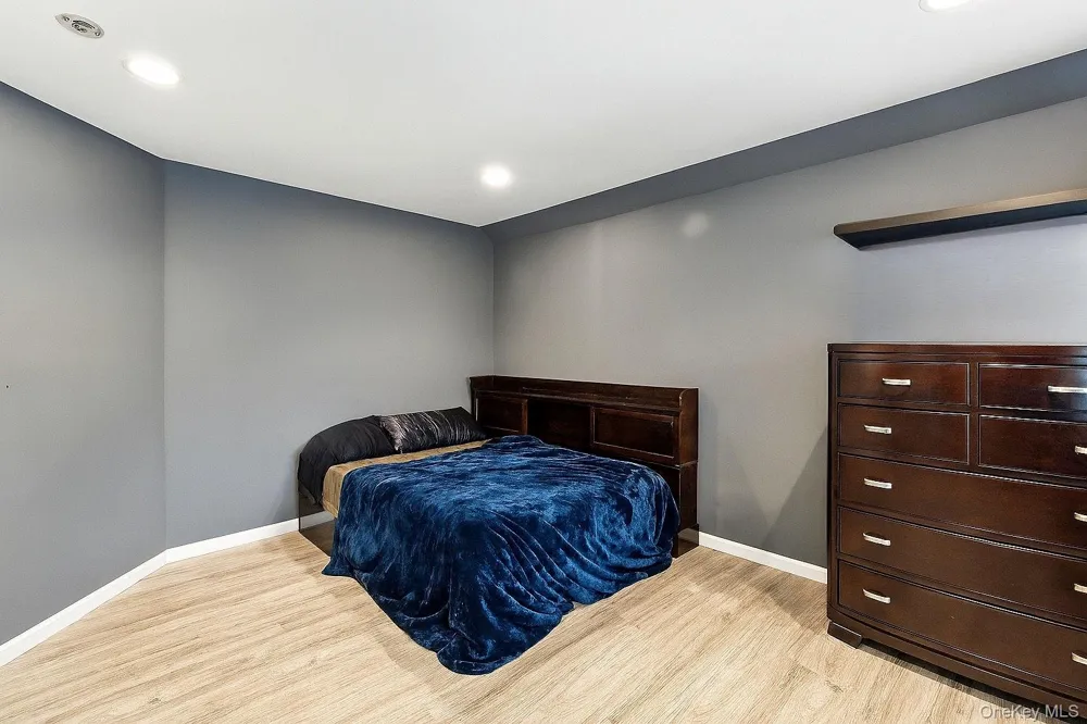 33 Sunflower Ridge Road South Setauket, NY 11720