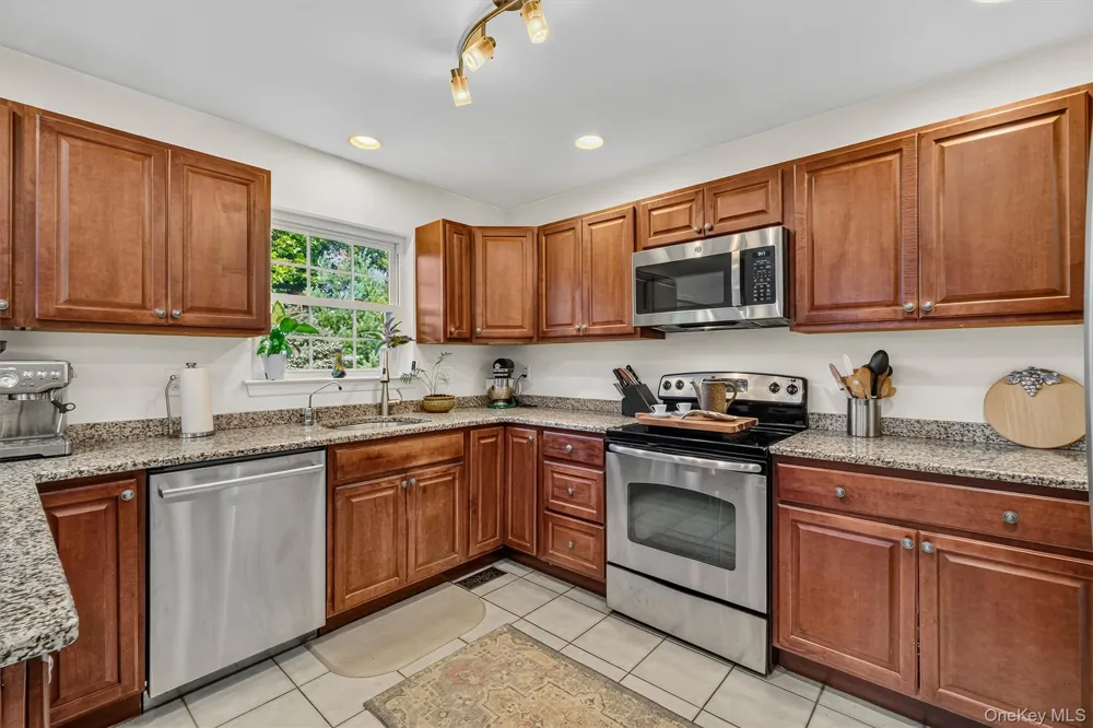 62 Meadowbrook Court Patterson, NY 12563