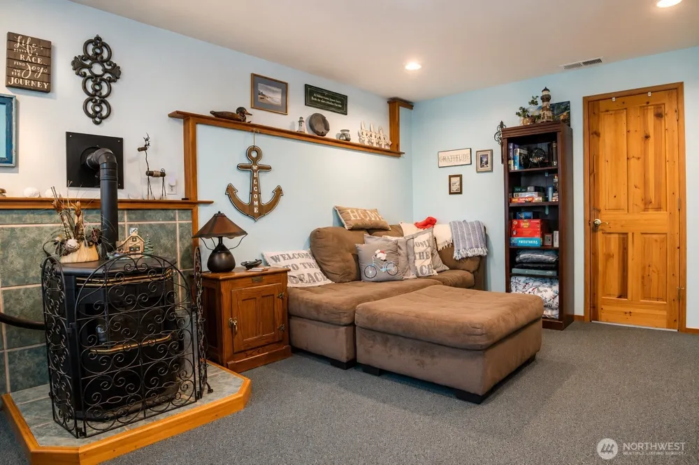 1102 309th Place Ocean Park, WA 98640