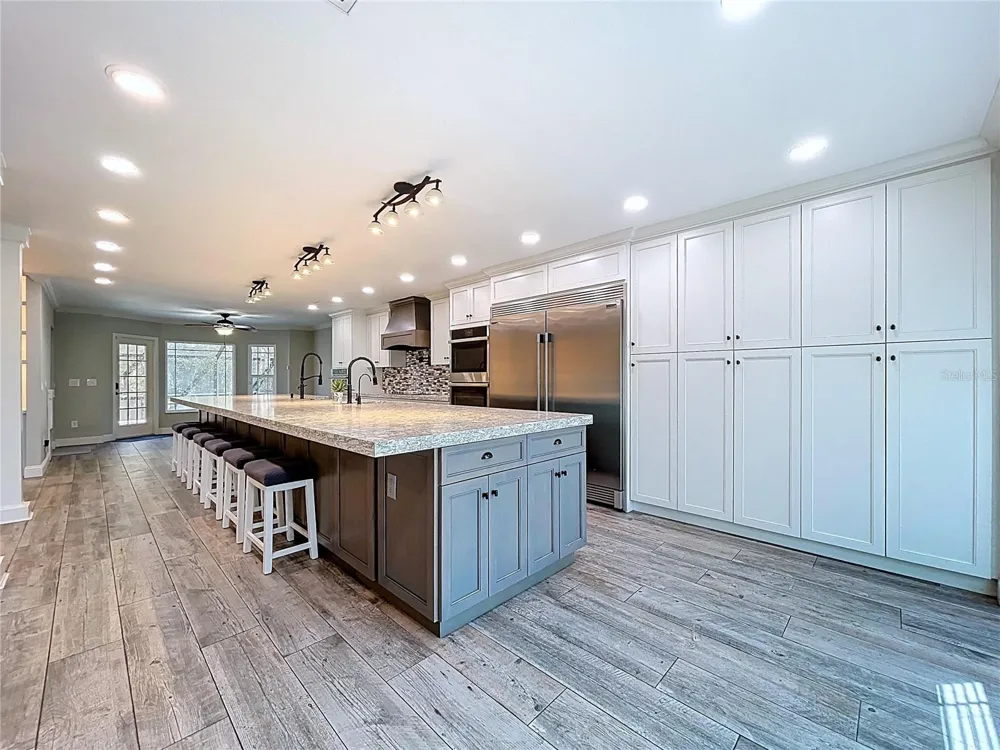 10655 LAKEVIEW DRIVE New Port Richey, FL 34654