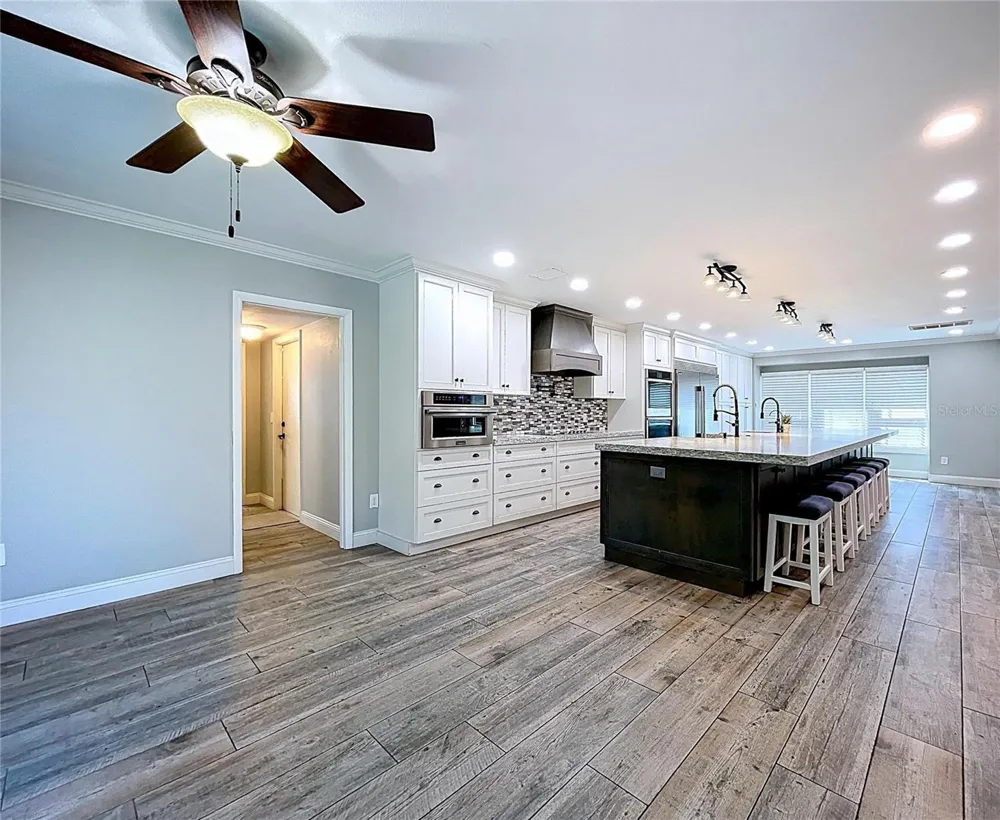 10655 LAKEVIEW DRIVE New Port Richey, FL 34654