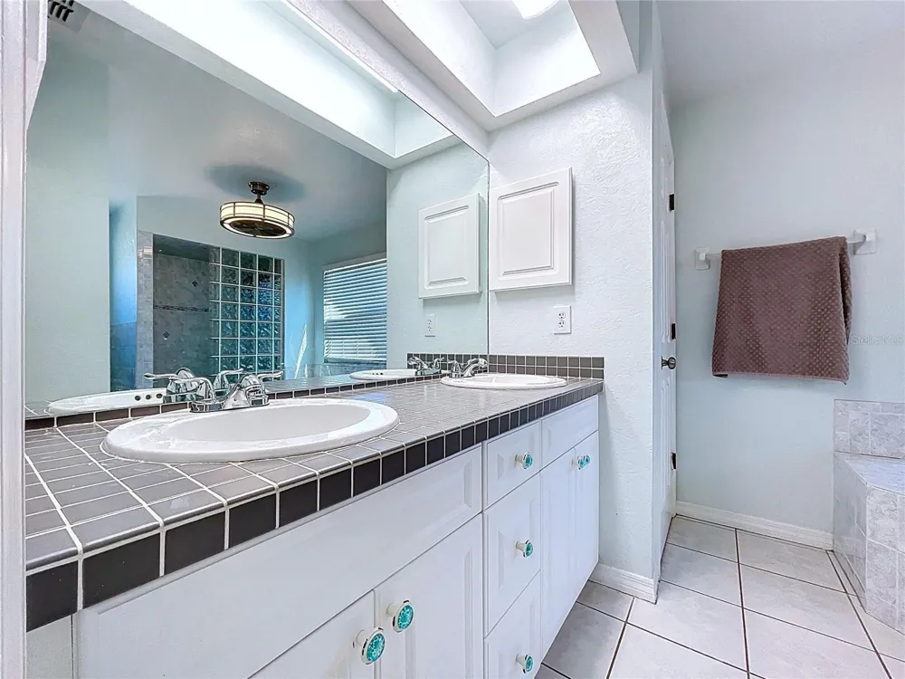 10655 LAKEVIEW DRIVE New Port Richey, FL 34654