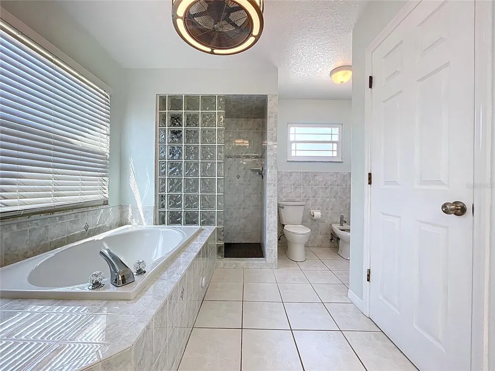 10655 LAKEVIEW DRIVE New Port Richey, FL 34654