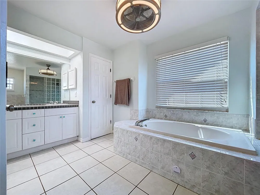 10655 LAKEVIEW DRIVE New Port Richey, FL 34654