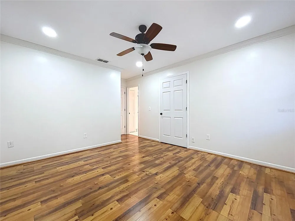 10655 LAKEVIEW DRIVE New Port Richey, FL 34654
