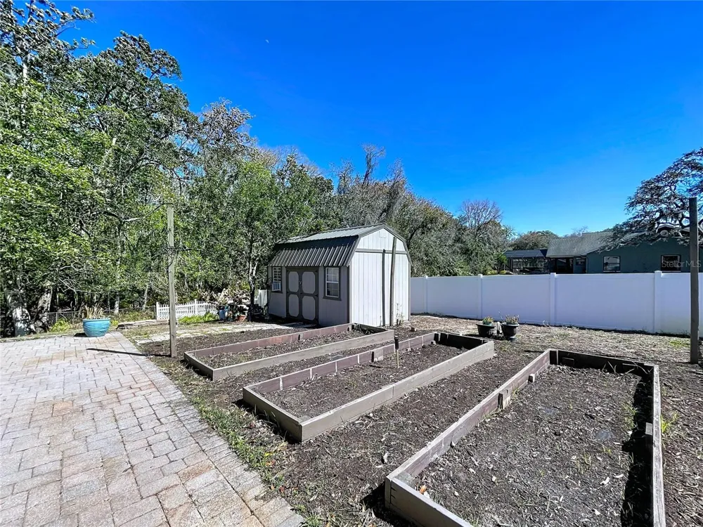10655 LAKEVIEW DRIVE New Port Richey, FL 34654