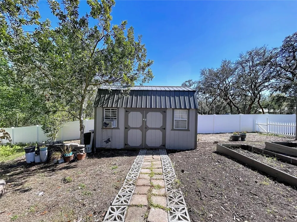 10655 LAKEVIEW DRIVE New Port Richey, FL 34654