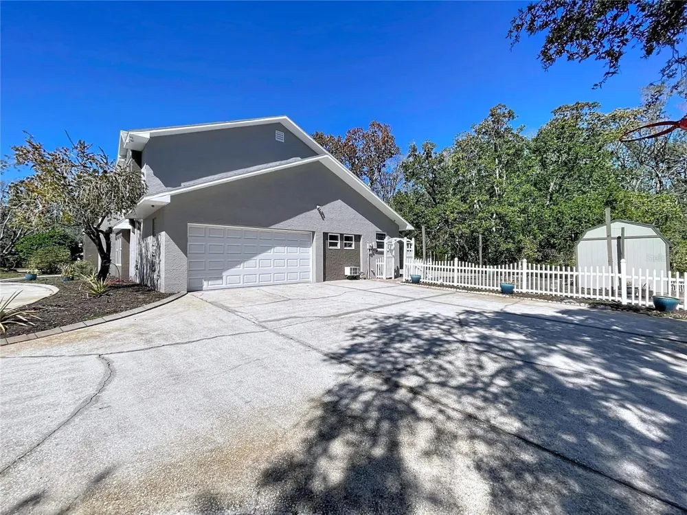 10655 LAKEVIEW DRIVE New Port Richey, FL 34654