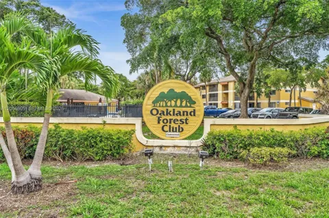 3021 Oakland Forest Dr #208
