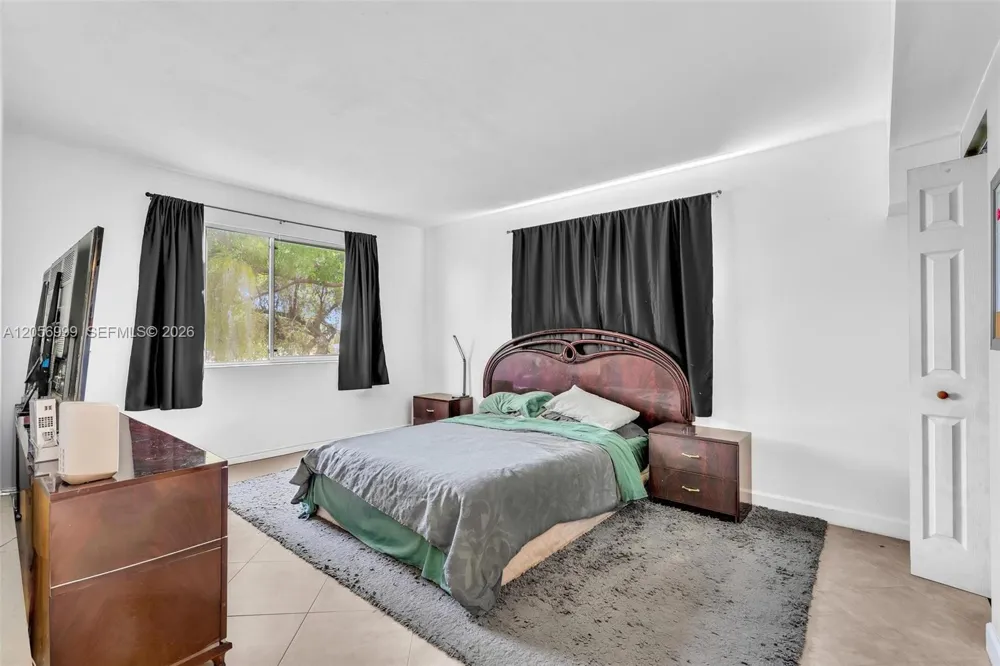 3021 Oakland Forest Dr #208 Oakland Park, FL 33309