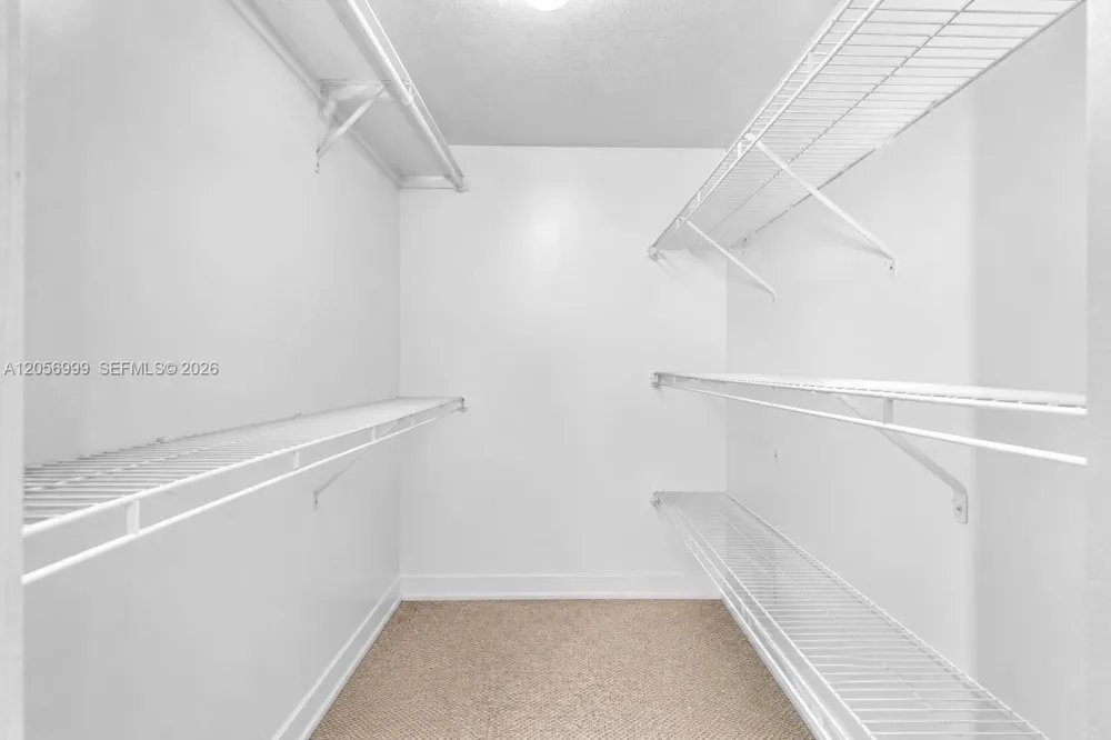 3021 Oakland Forest Dr #208 Oakland Park, FL 33309