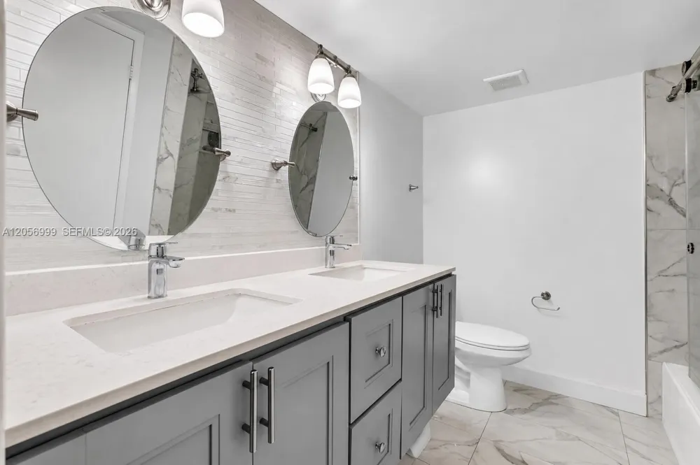 3021 Oakland Forest Dr #208 Oakland Park, FL 33309