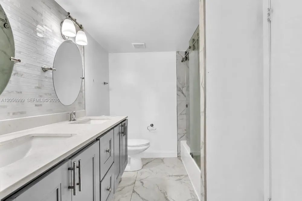 3021 Oakland Forest Dr #208 Oakland Park, FL 33309