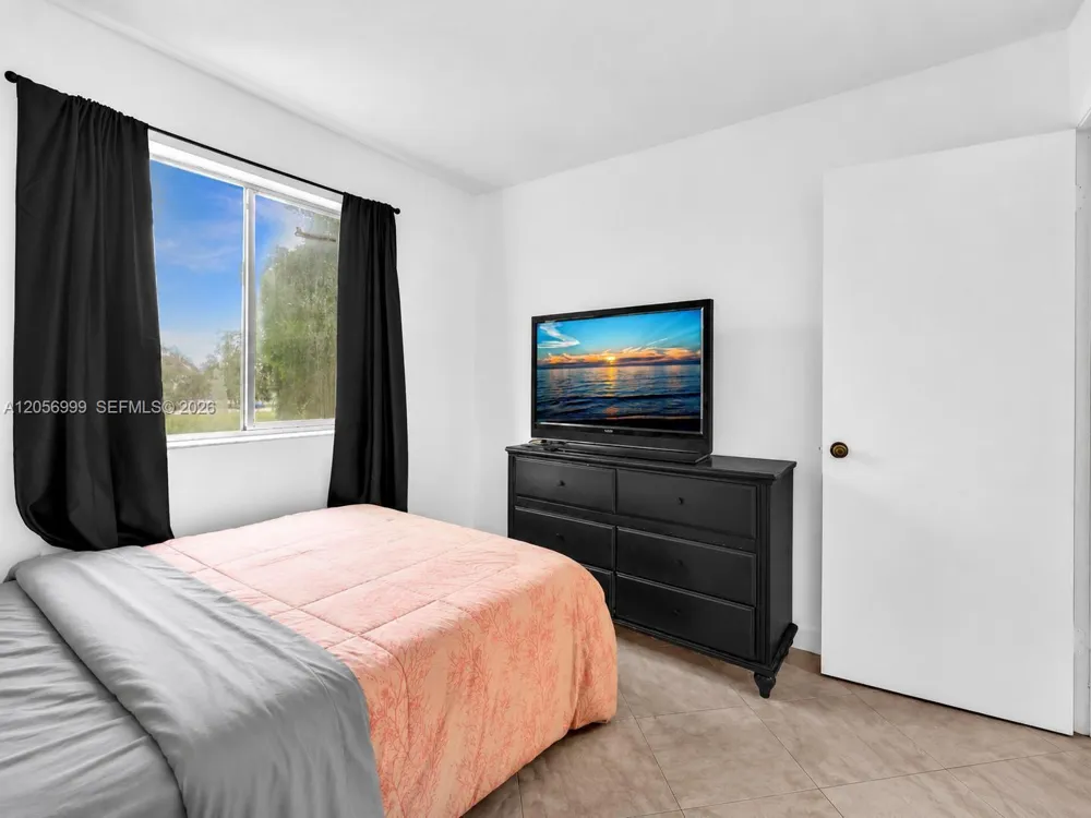 3021 Oakland Forest Dr #208 Oakland Park, FL 33309
