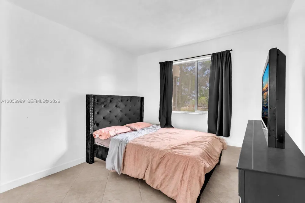 3021 Oakland Forest Dr #208 Oakland Park, FL 33309