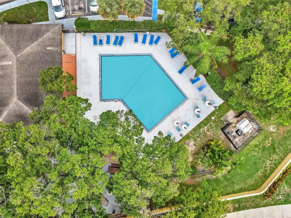3021 Oakland Forest Dr #208 Oakland Park, FL 33309