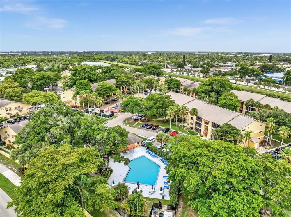 3021 Oakland Forest Dr #208 Oakland Park, FL 33309