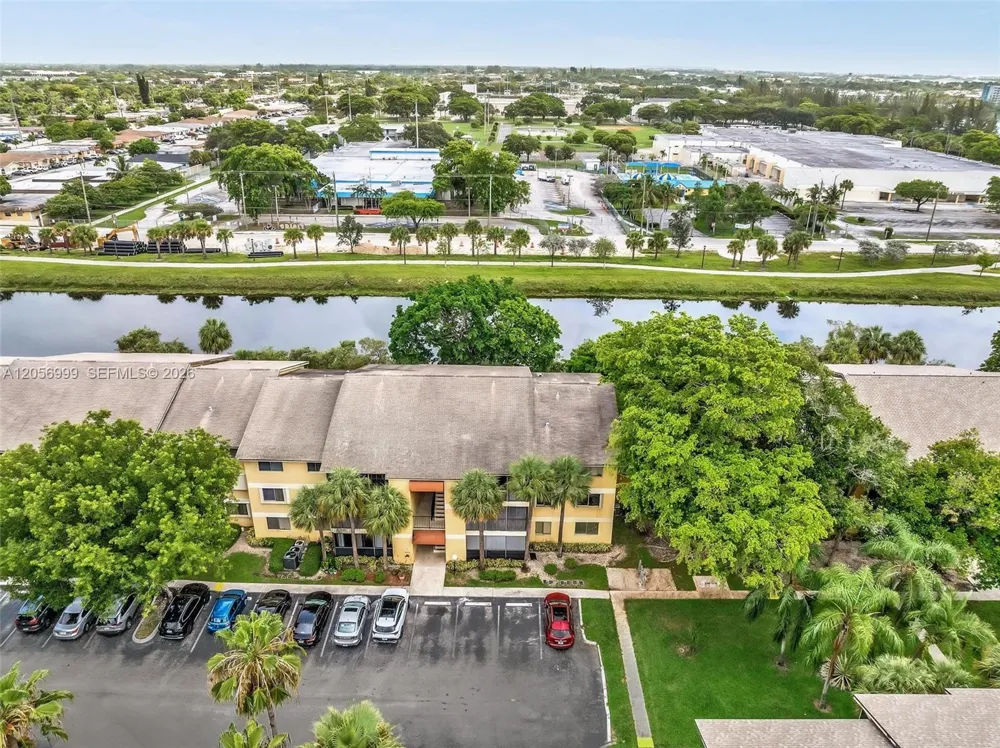 3021 Oakland Forest Dr #208 Oakland Park, FL 33309