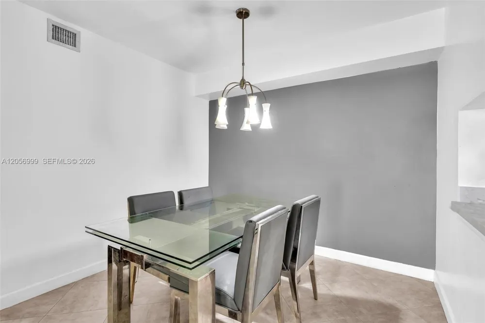 3021 Oakland Forest Dr #208 Oakland Park, FL 33309