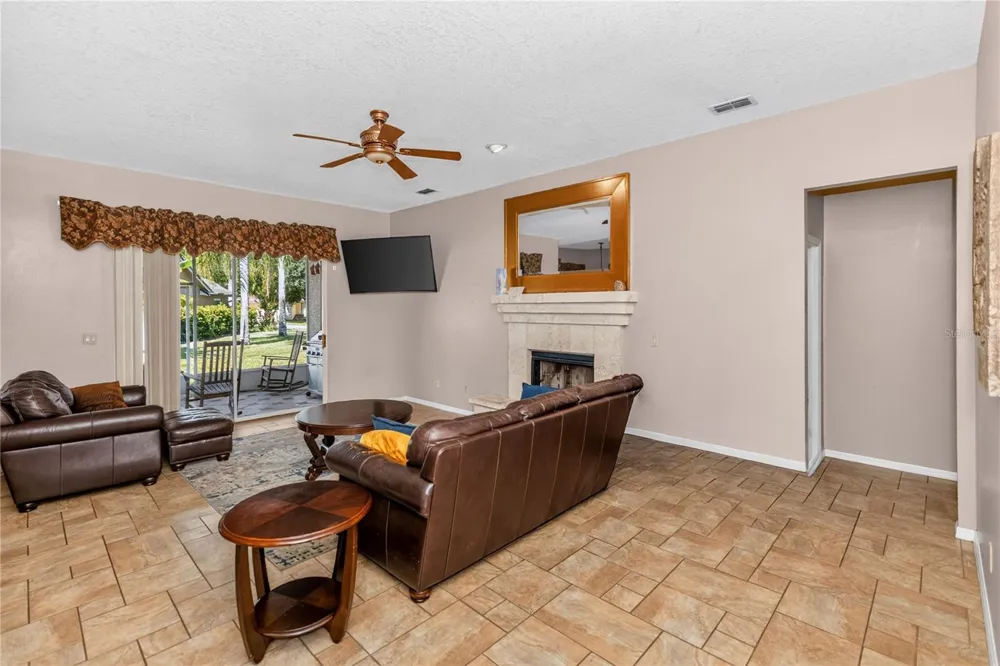 1907 WESTBOURNE DRIVE Oviedo, FL 32765