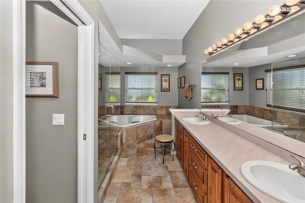 1907 WESTBOURNE DRIVE Oviedo, FL 32765