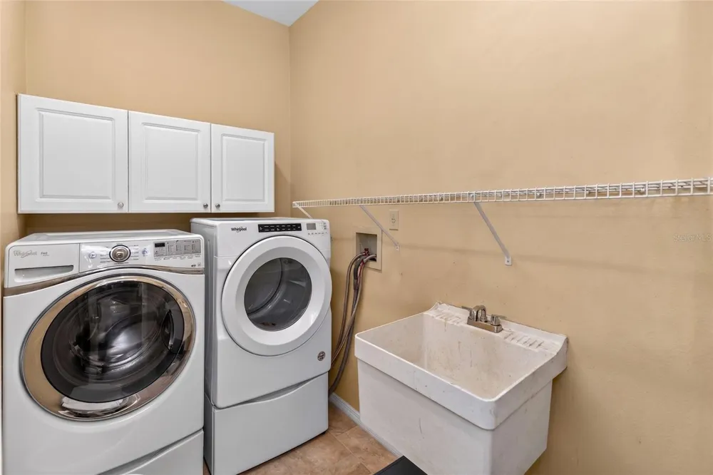 1907 WESTBOURNE DRIVE Oviedo, FL 32765