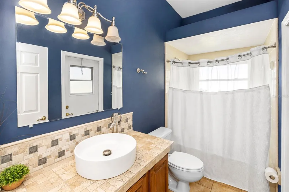 1907 WESTBOURNE DRIVE Oviedo, FL 32765