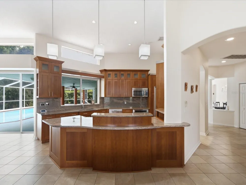 18621 AVENUE CAPRI Lutz, FL 33558