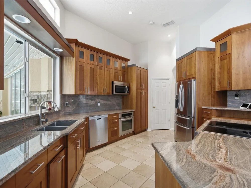 18621 AVENUE CAPRI Lutz, FL 33558