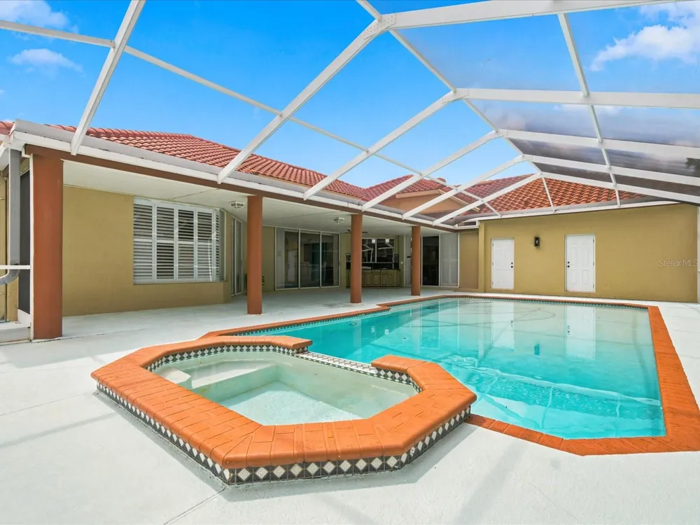 18621 AVENUE CAPRI Lutz, FL 33558
