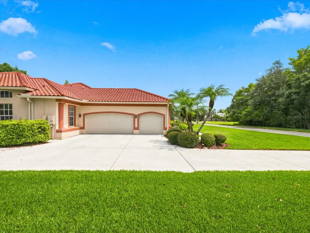 18621 AVENUE CAPRI Lutz, FL 33558