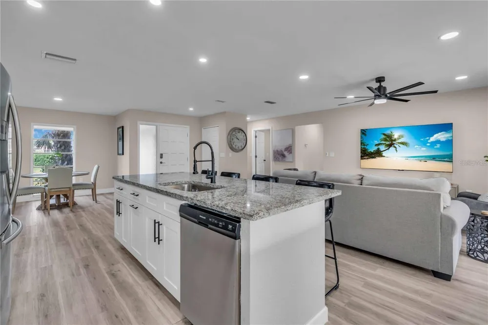 200 COCOANUT AVENUE #7 Sarasota, FL 34236