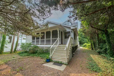 507 E Lake Drive