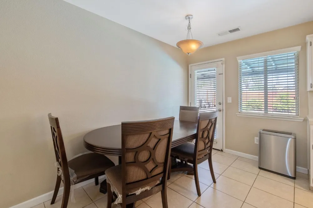 1603 Rosewood Lane Hanford, CA 93230