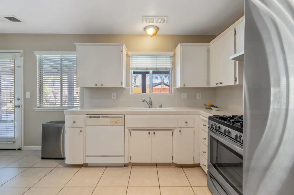 1603 Rosewood Lane Hanford, CA 93230