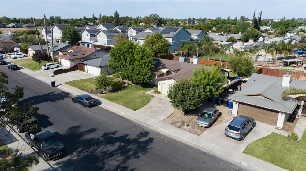 1603 Rosewood Lane Hanford, CA 93230