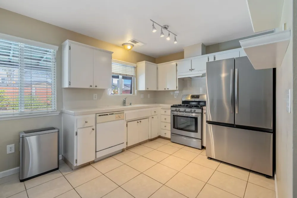 1603 Rosewood Lane Hanford, CA 93230