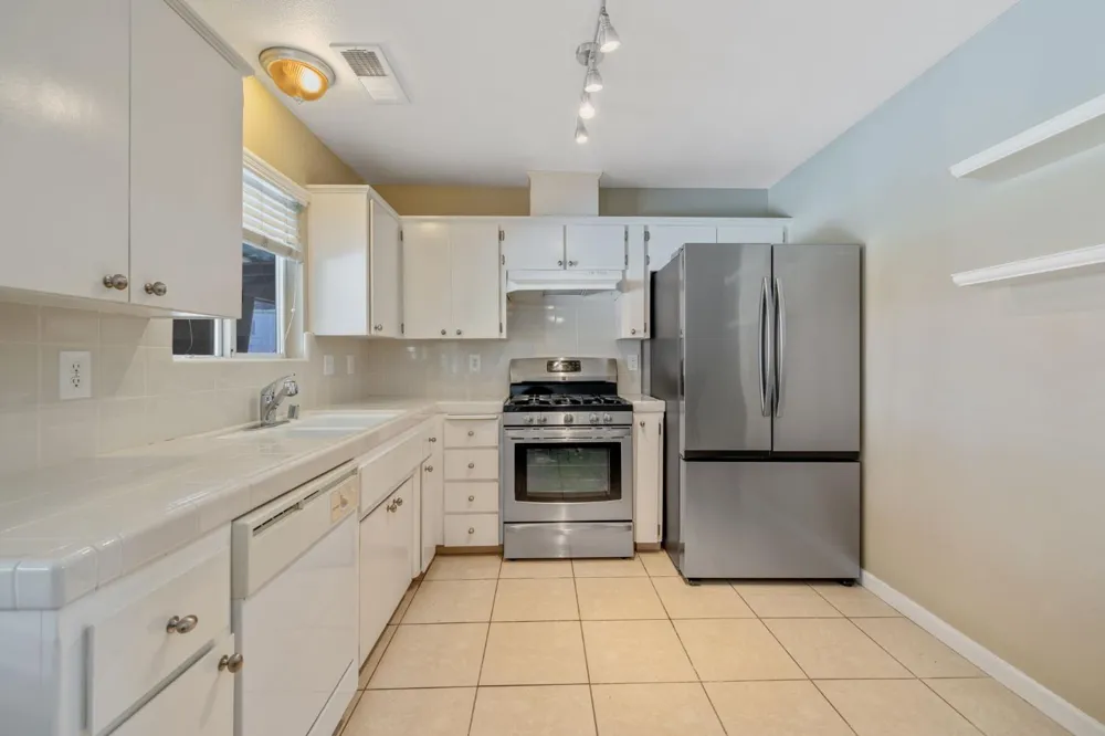 1603 Rosewood Lane Hanford, CA 93230