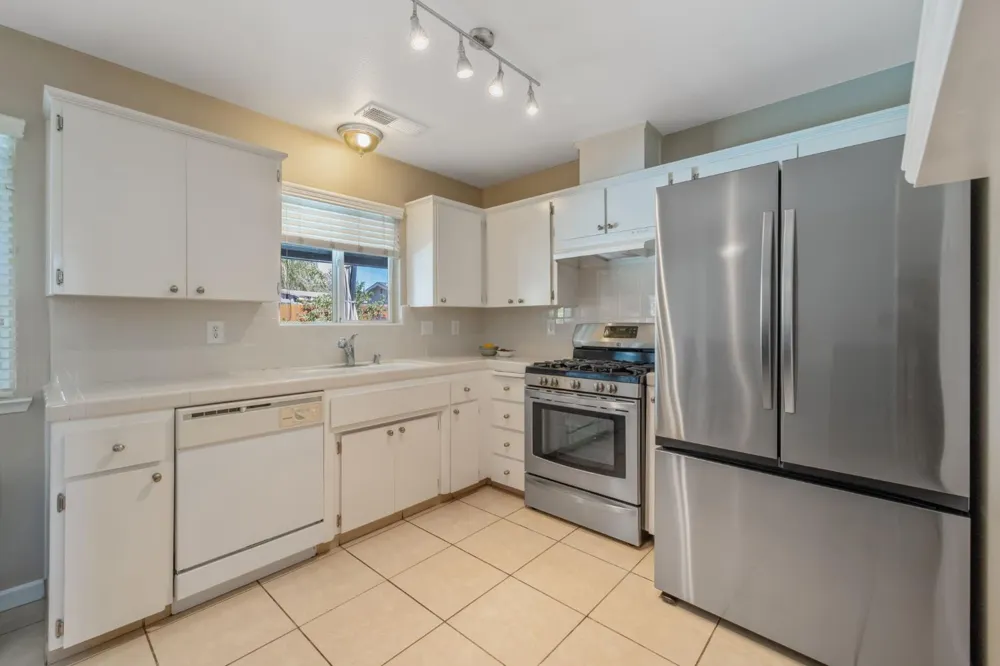 1603 Rosewood Lane Hanford, CA 93230