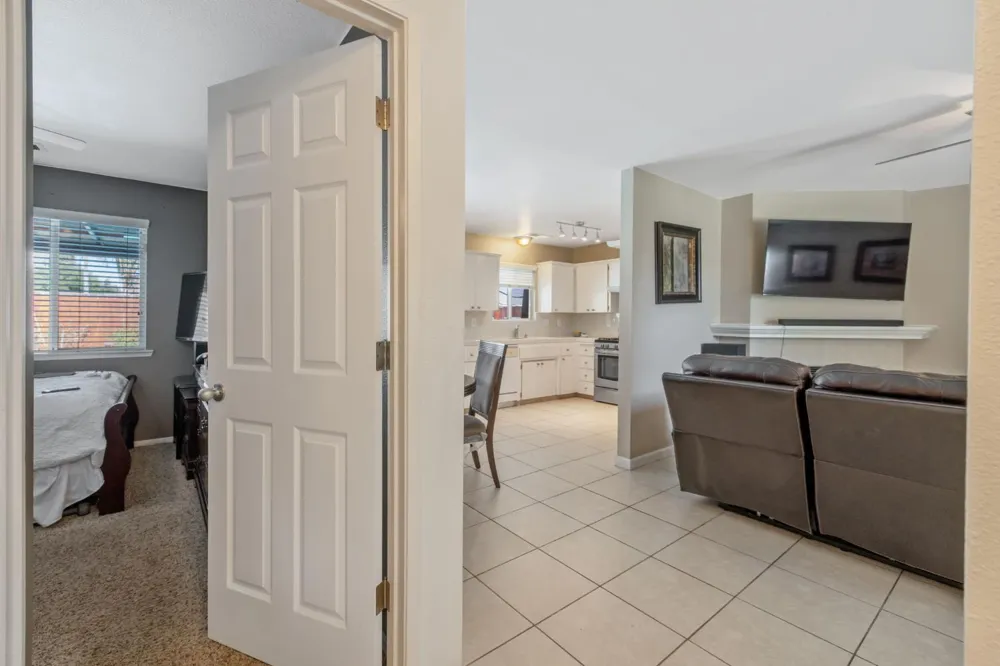 1603 Rosewood Lane Hanford, CA 93230
