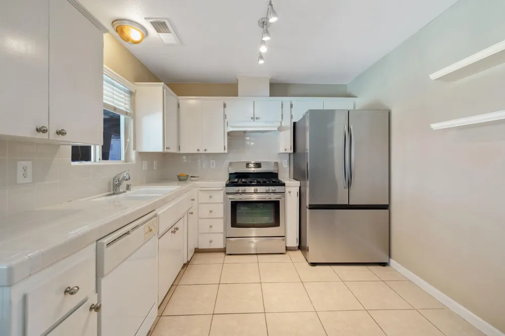 1603 Rosewood Lane Hanford, CA 93230