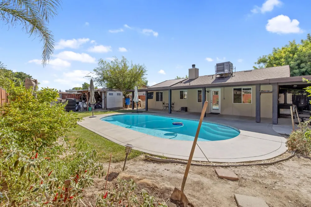 1603 Rosewood Lane Hanford, CA 93230