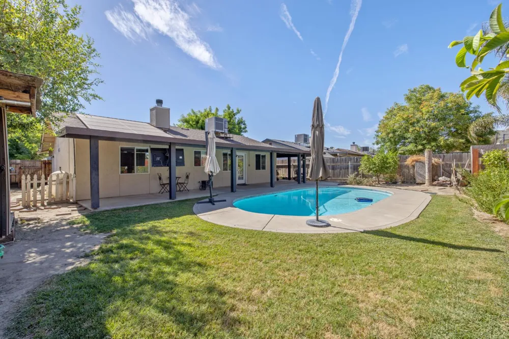 1603 Rosewood Lane Hanford, CA 93230