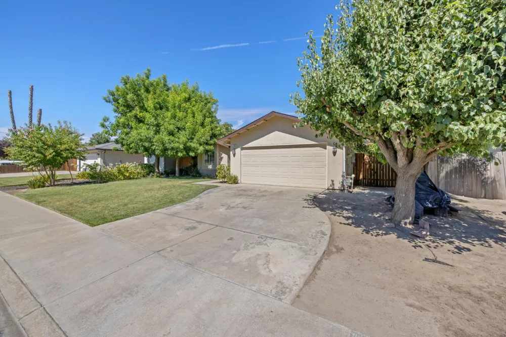 1603 Rosewood Lane Hanford, CA 93230