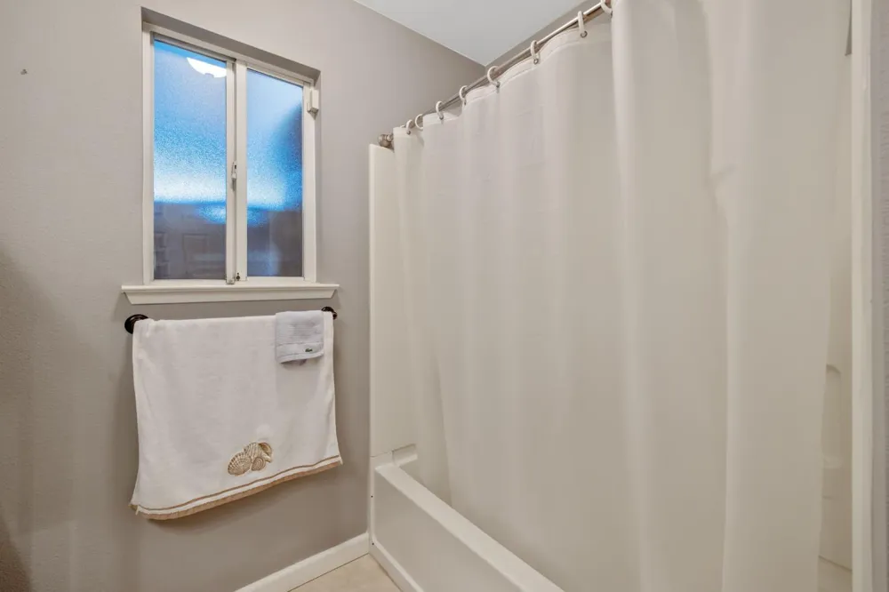 1603 Rosewood Lane Hanford, CA 93230