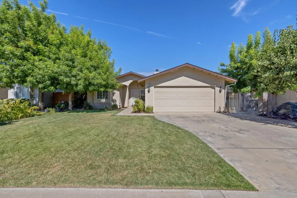 1603 Rosewood Lane Hanford, CA 93230