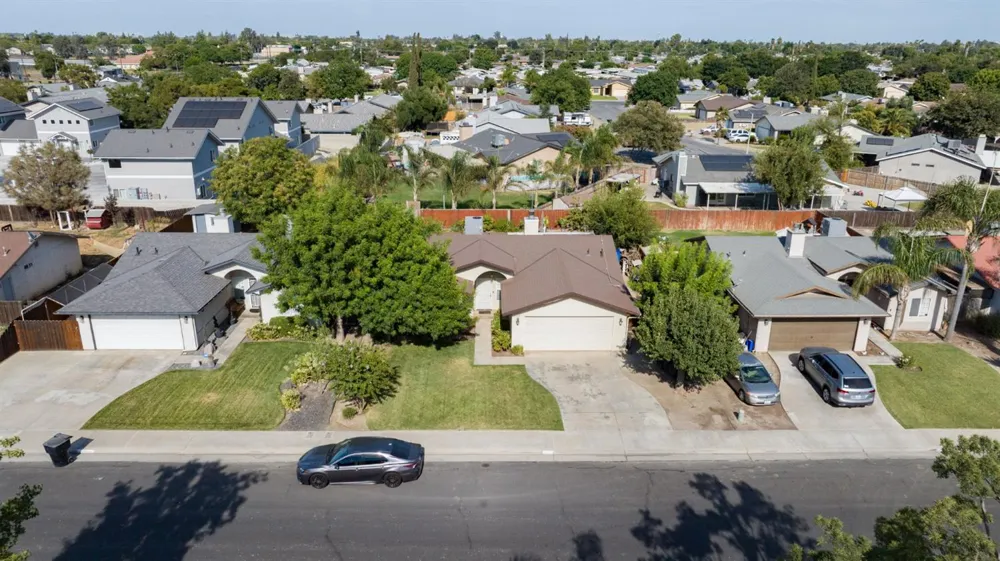 1603 Rosewood Lane Hanford, CA 93230